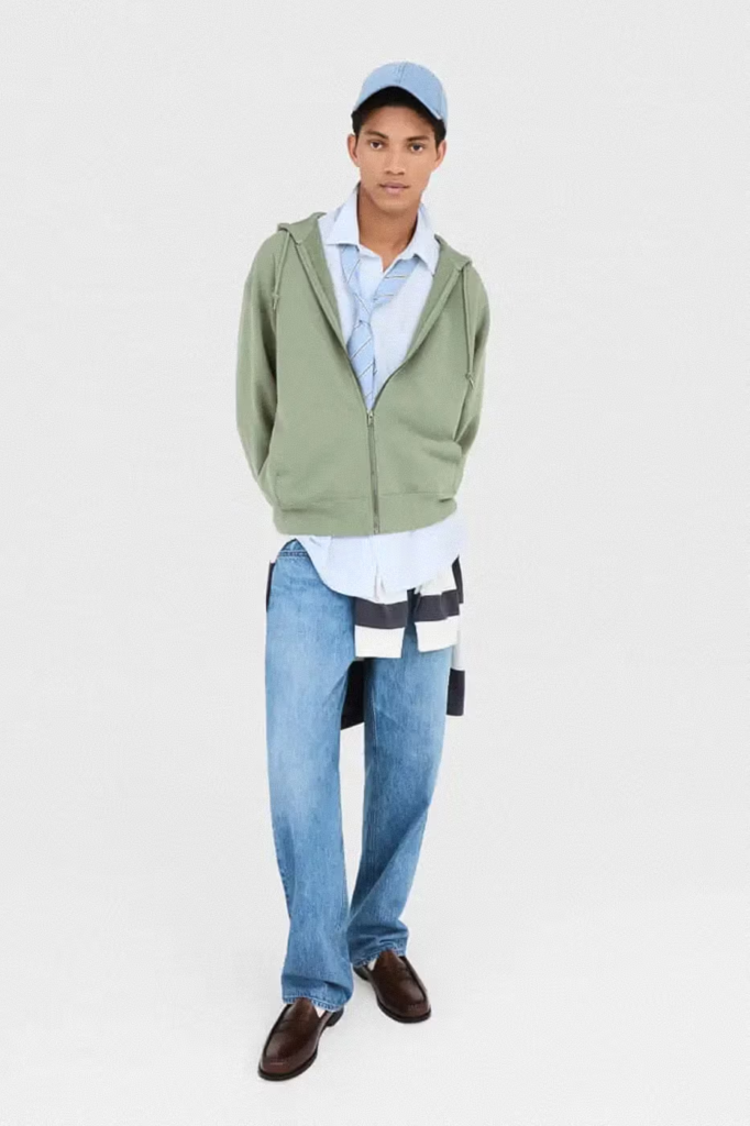 Peça da árceria Uniqlo e JW Anderson, Coleção Preppy Moderna para a primavera/verão 2025.