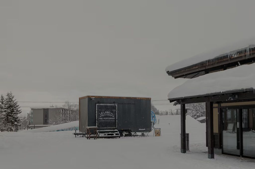 Pop-up Truck Le Labo On Wheels chega a Niseko, Hokkaido.