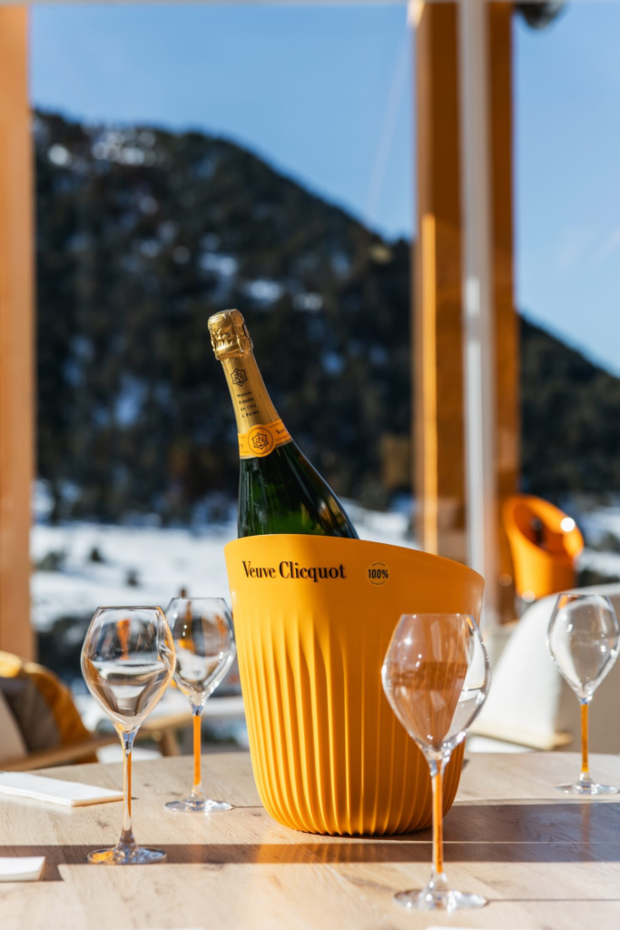 Veuve Clicquot transforma o Après-Ski em Luxo nos Pirineus, Grandvalira e Formigal.