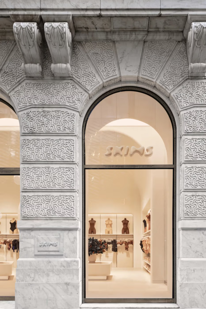 Kim Kardashian abre primeira Loja Flagship da SKIMS em Nova York.