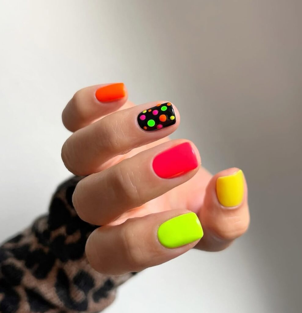 Inspiração para fazer unhas neon.