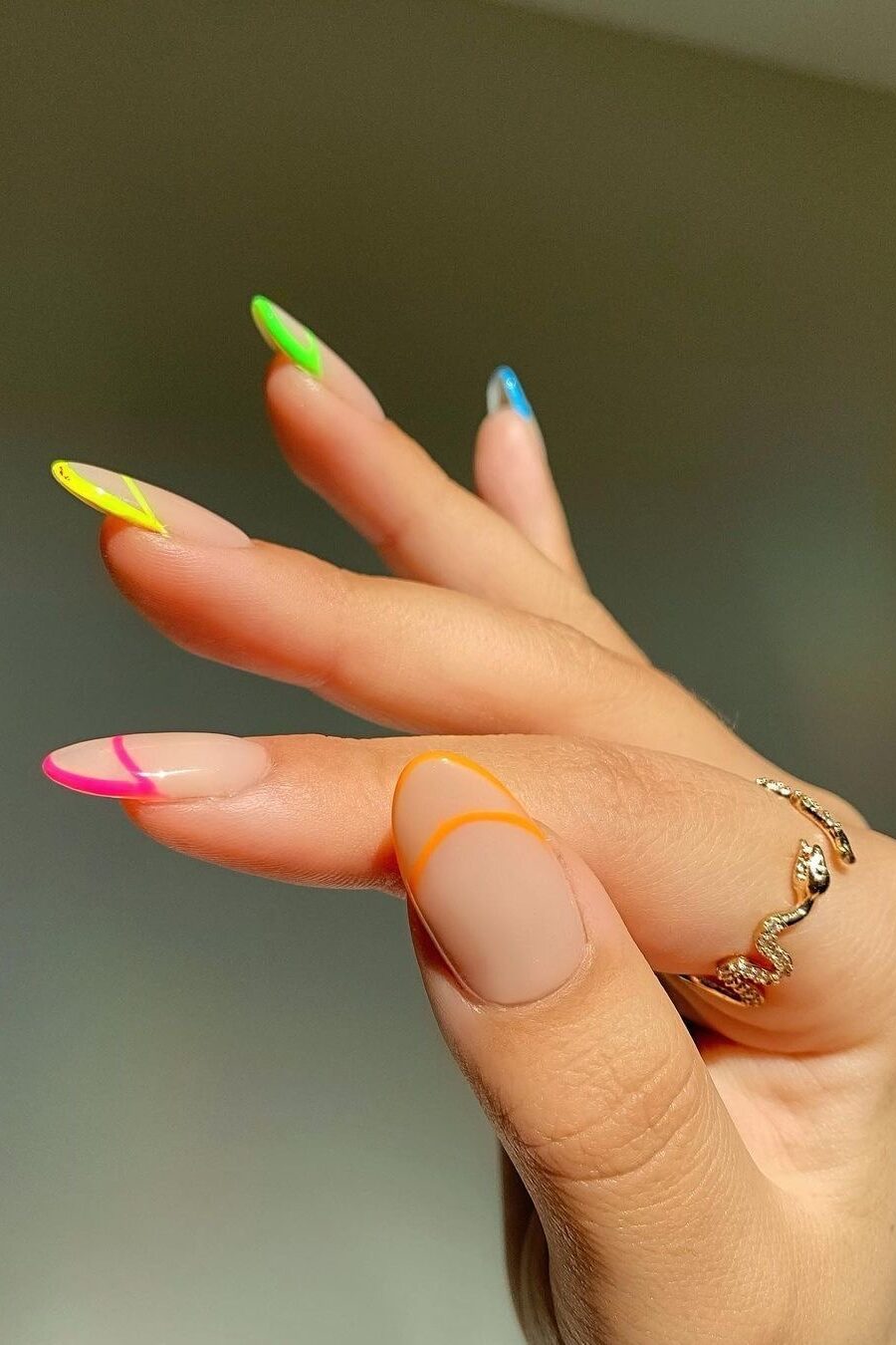 Inspiração para fazer unhas neon.