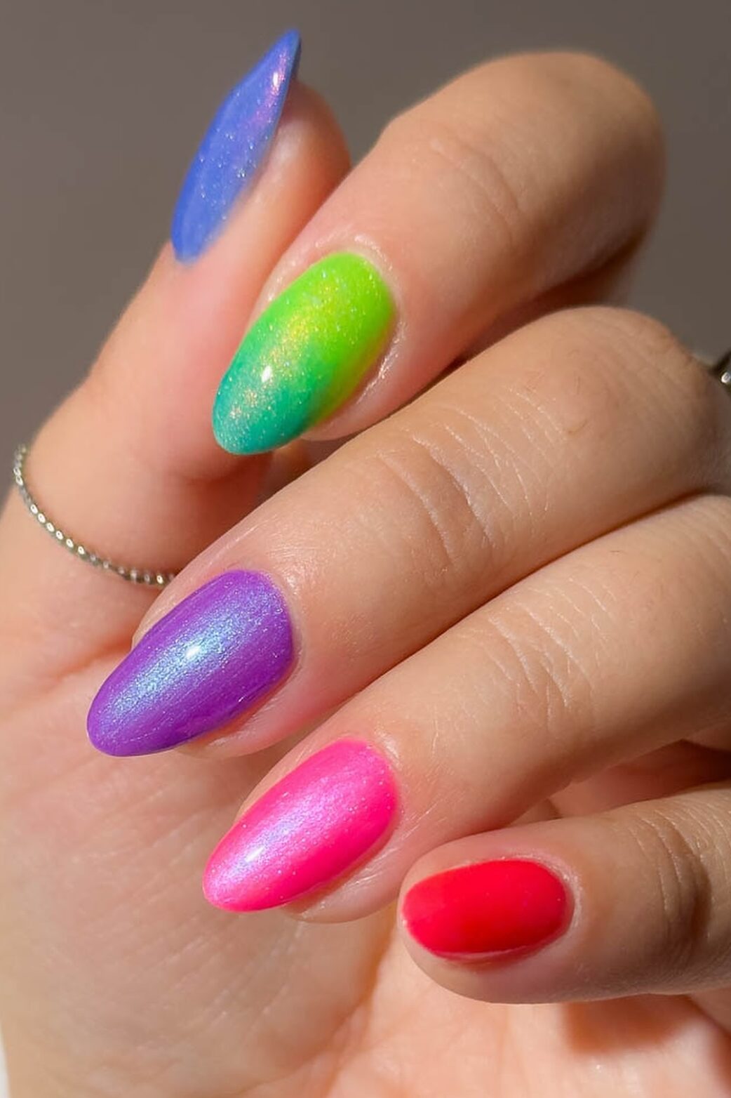 Inspiração para fazer unhas neon.