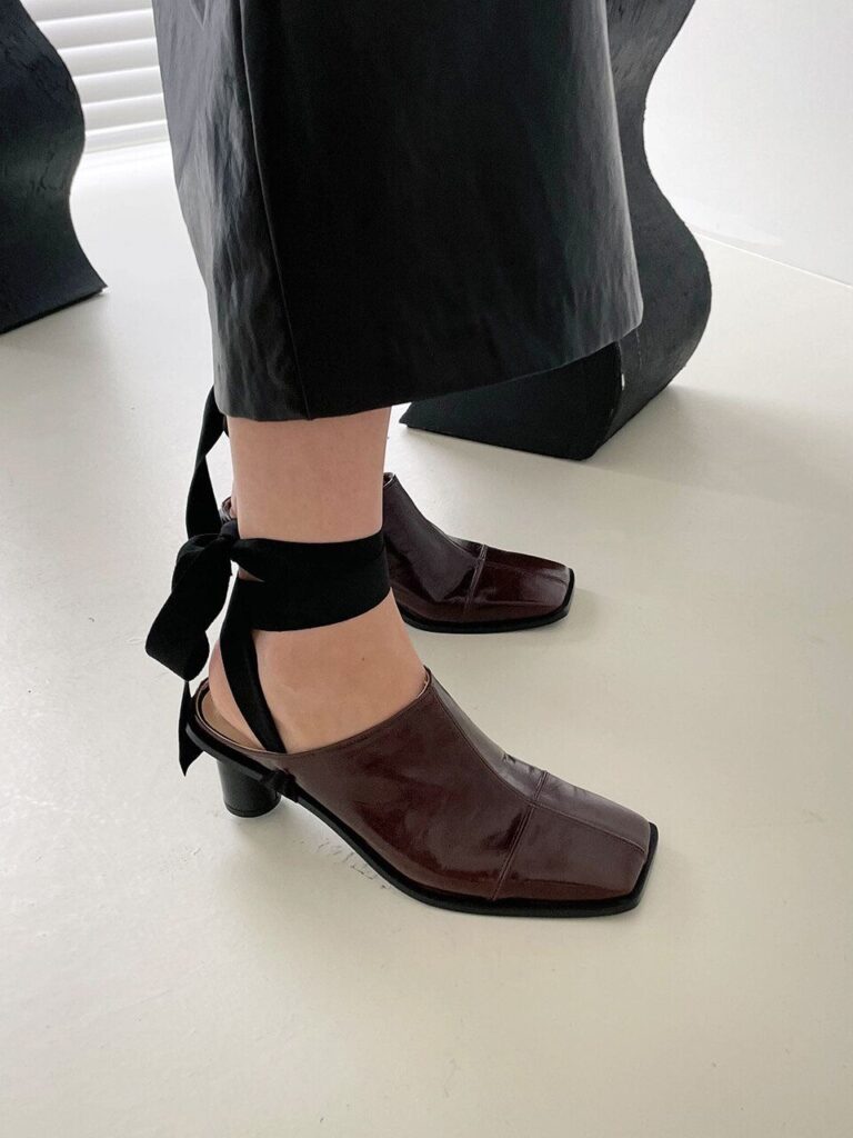 Inspiração de looks com square toe shoes, ou sapato de bico quadrado.