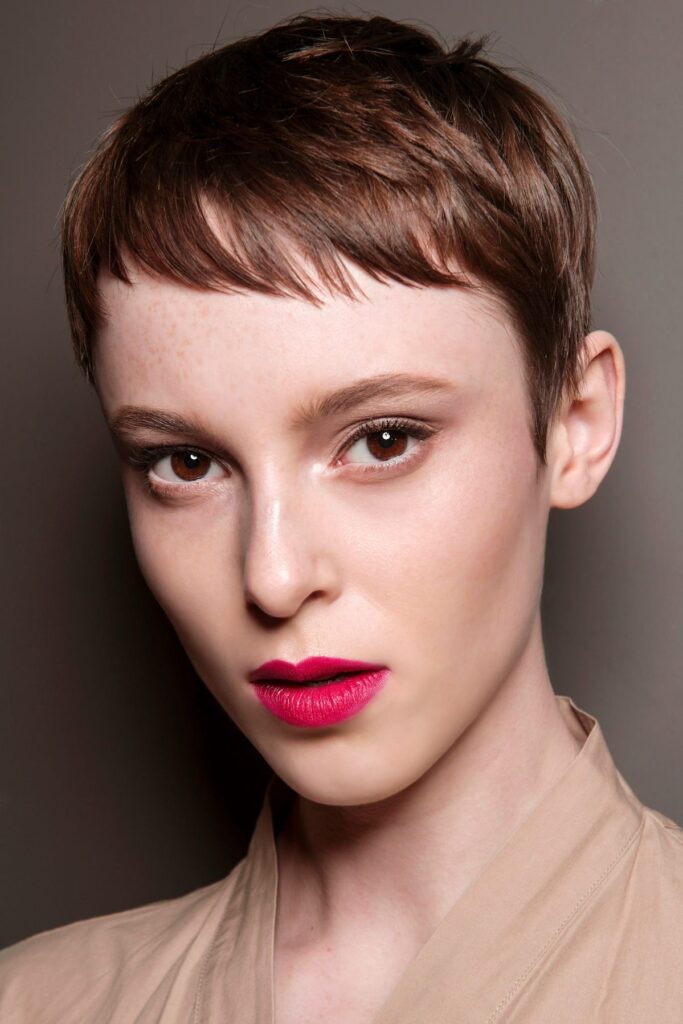 Tendência de corte de cabelo para 2025: inspirações para pixie hair cut.