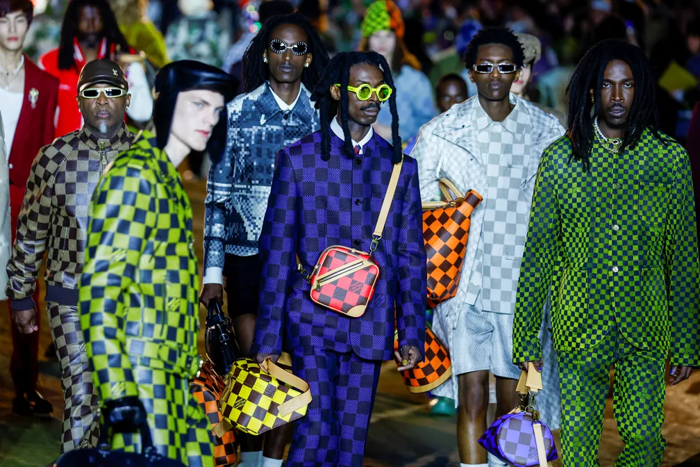 Primeiro desfile de Pharrell Williams como designer da Louis Vuitton.