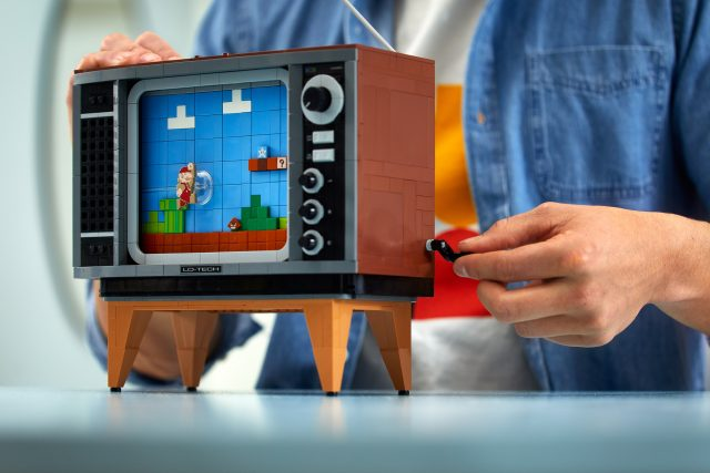 Nintendo e LEGO: Versão LEGO do NES.