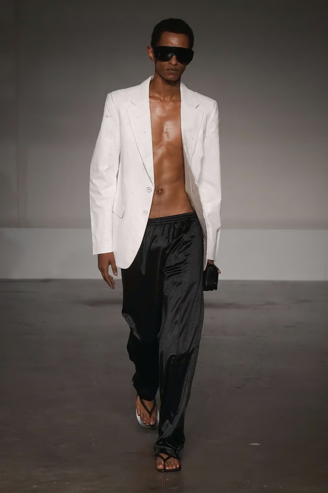 A moda masculina da MM6 Maison Margiela desfila em Florença, onde a marca é convidada especial do Pitti Uomo para a temporada da moda masculina.