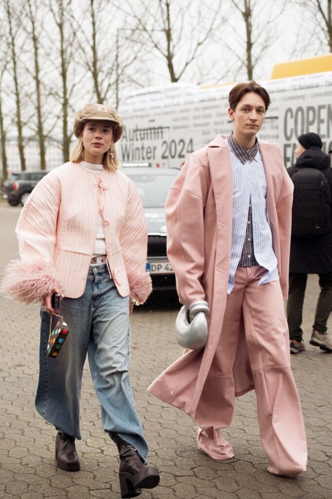 Tendência Looks Rosa Claro: A Cor Que Dominou as Passarelas e o Street Style em 2025.