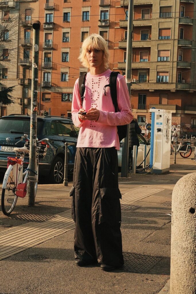 Tendência Looks Rosa Claro: A Cor Que Dominou as Passarelas e o Street Style em 2025.