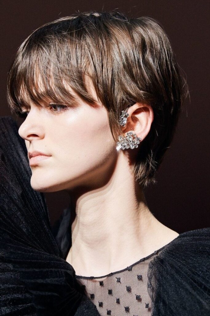 Tendência Brinco Earcuff: O Retorno do Acessório Maximalista