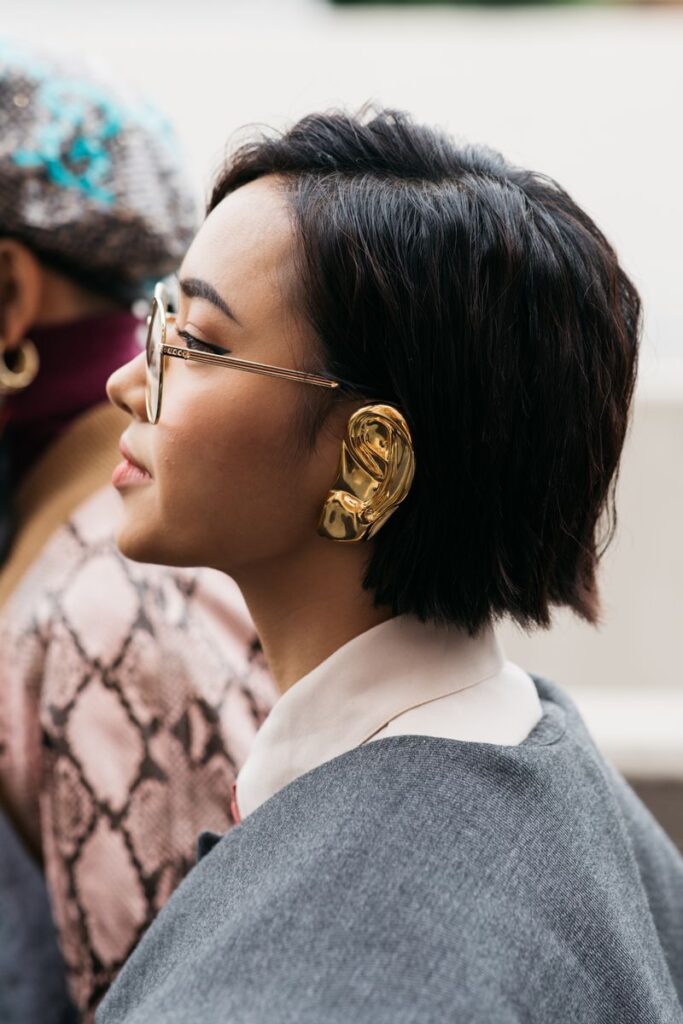 Tendência Brinco Earcuff: O Retorno do Acessório Maximalista