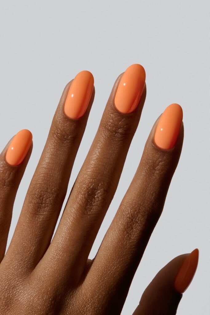 Tendência das Unhas Laranjas: A Cor está Dominando as Beauty Trends