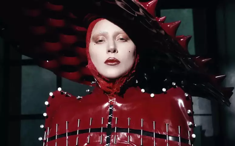 Lady Gaga lança videoclipe eletrizante para Abracadabra e anunci novo álbum MAYHEM