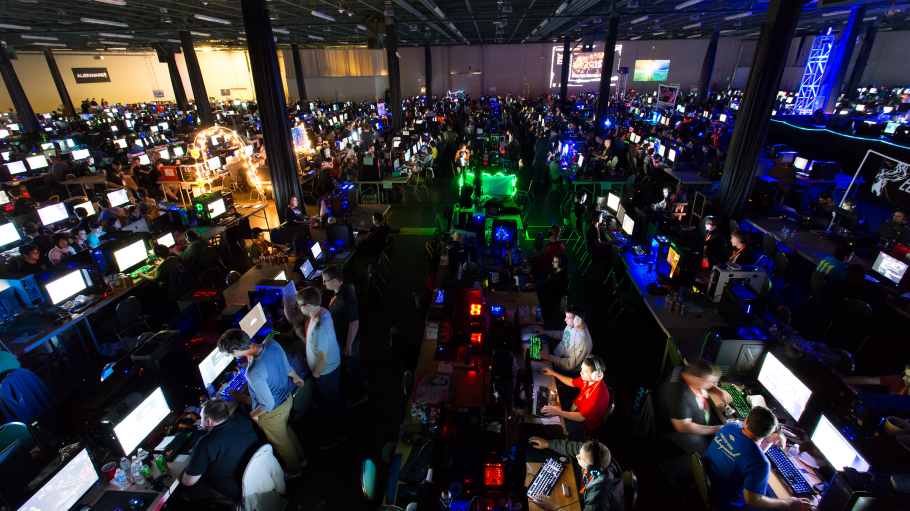 Desfile da Coperni na Paris Fashion Week Terá 200 Gamers em um LAN Party