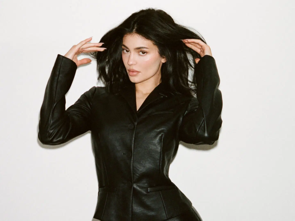 Kylie Jenner lançamento Khy Wardrobe Reinventa o Conceito de Peças Essenciais