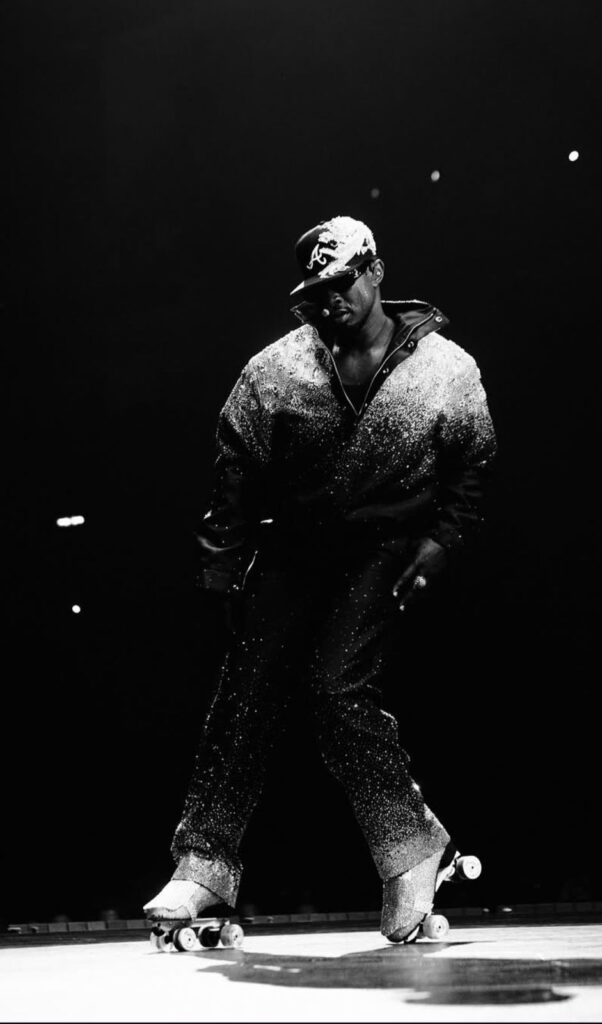Artemisi veste Usher em turne
