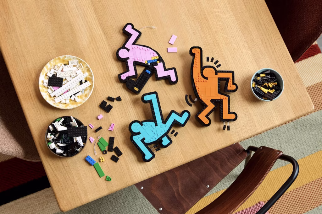 Keith Haring ganha forma em novo set LEGO Art