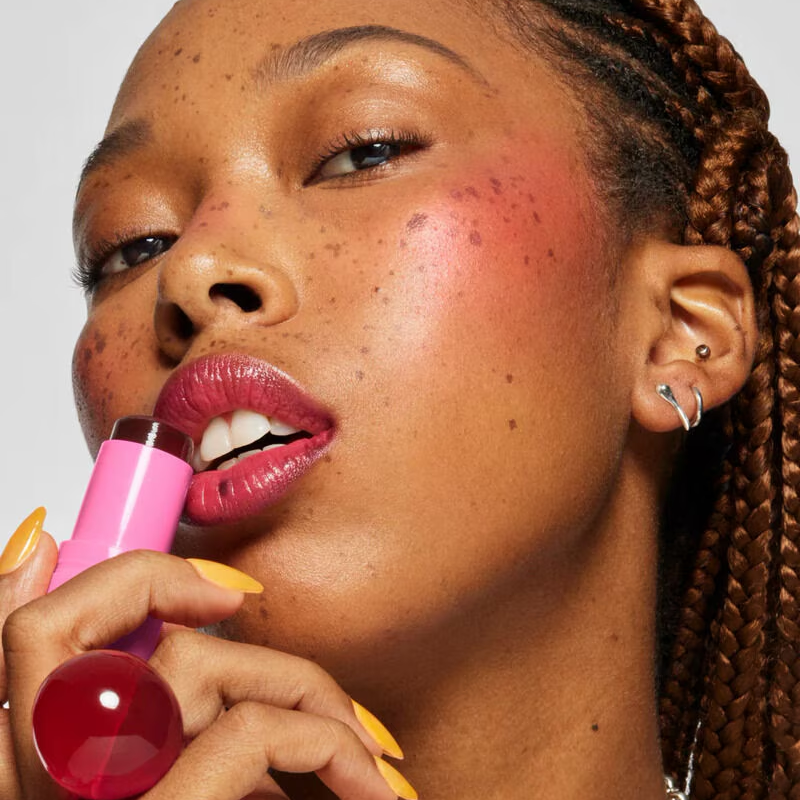 Milk Makeup lança Tint pHreeze, que muda de cor conforme o pH da pele