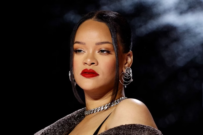 Rihanna lança “Friend of Mine” para trilha sonora de Smurfs