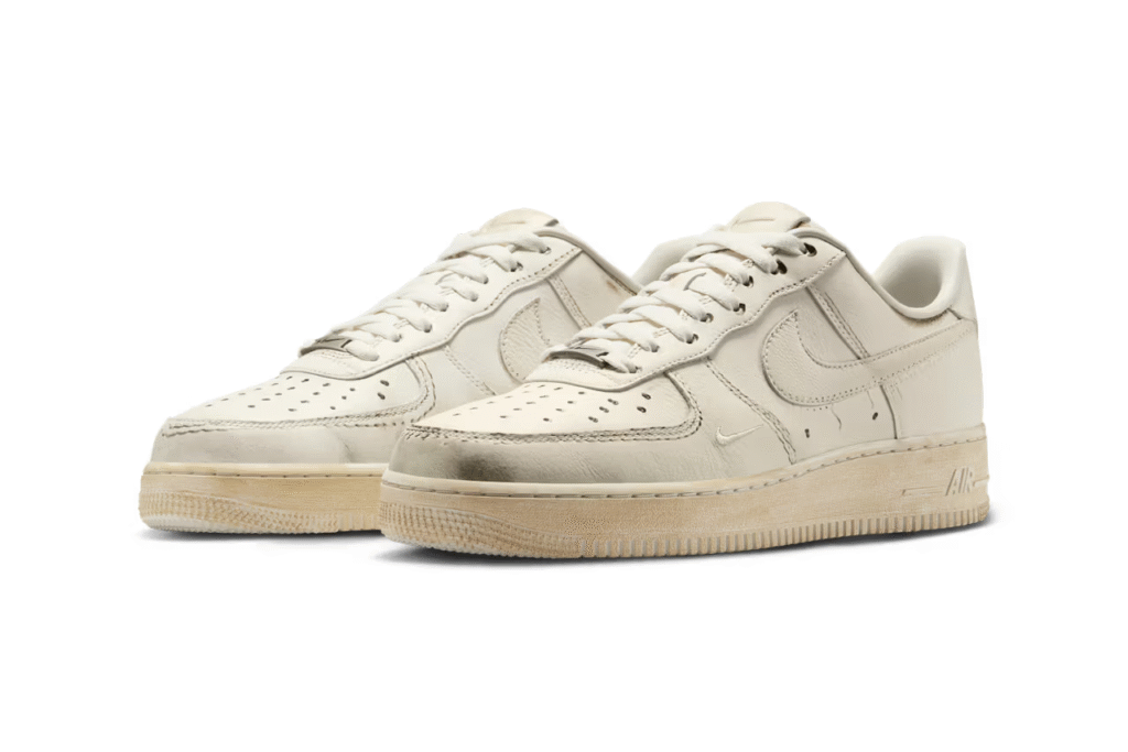 O Nike Air Force 1 Low “Dirty Triple White” que fica mais limpo a cada passo