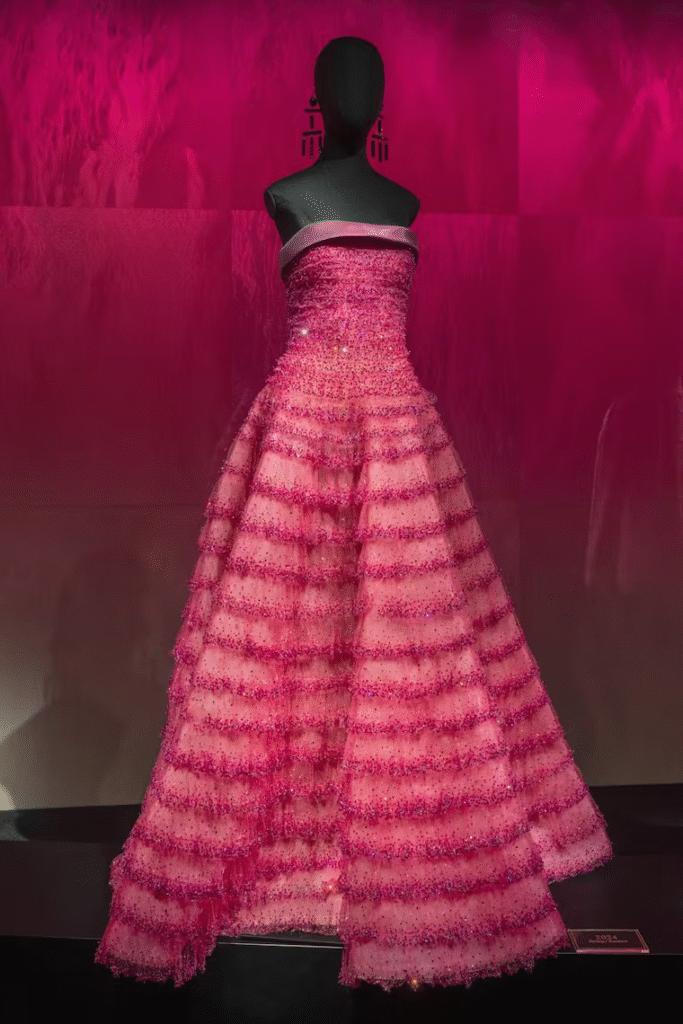 Giorgio Armani celebra 20 anos de Armani Privé com exposição no Armani/Silos