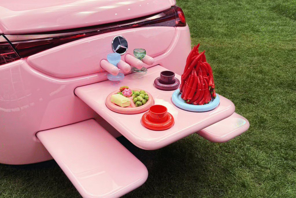 Gustaf Westman transforma o Mercedes-Benz CLA em obra de arte para fãs de glamping