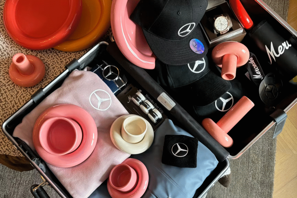 Gustaf Westman transforma o Mercedes-Benz CLA em obra de arte para fãs de glamping