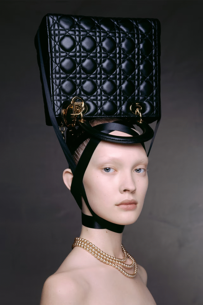 Dior celebra 80 anos com exposição inédita em Nova York em parceria com a UBS House of Craft