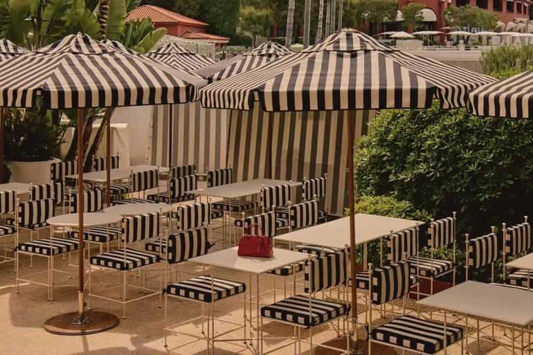 Jacquemus transforma o Monte-Carlo Beach com uma colaboração sofisticada de verão