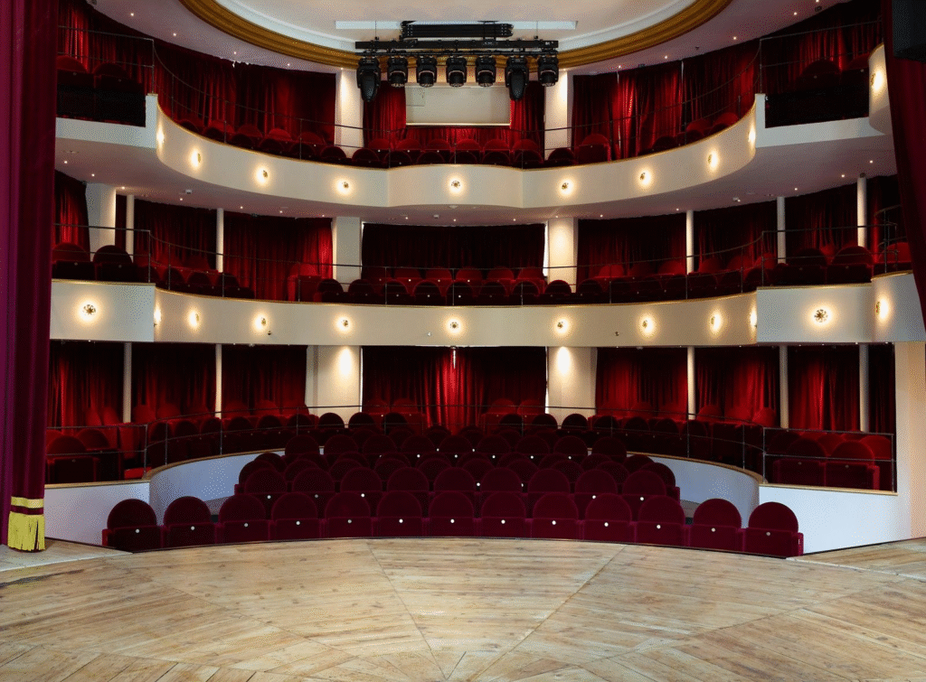 Maria Grazia Chiuri celebra a herança teatral de Roma com a restauração do Teatro della Cometa