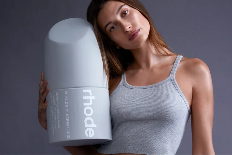 E.l.f. adquire a Rhode, marca de Hailey Bieber, por US$ 1 bilhão e impulsiona transformação no setor de beleza
