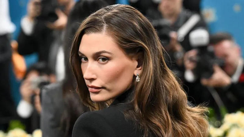 E.l.f. adquire a Rhode, marca de Hailey Bieber, por US$ 1 bilhão e impulsiona transformação no setor de beleza