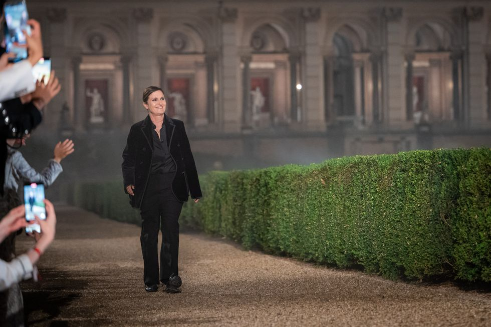 A saída de Maria Grazia Chiuri da Dior marca o fim de uma era feminina e transformadora