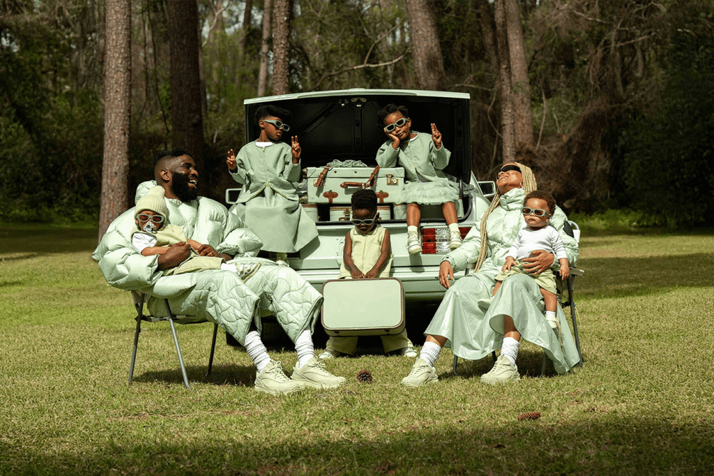 Moncler apresenta tênis Trailgrip Momint criado por Tobe Nwigwe
