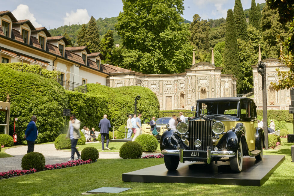 Rolls-Royce celebra 100 anos do Phantom com edição especial inspirada em 007