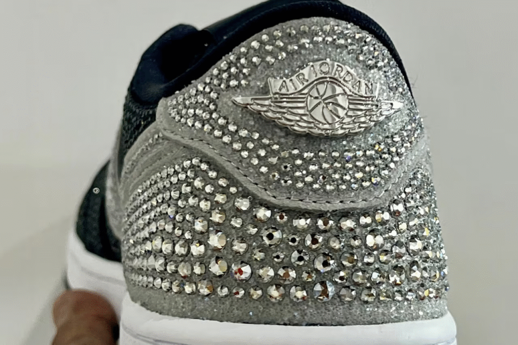 Primeiras imagens do Swarovski x Air Jordan 1 Low OG de US$ 1.000