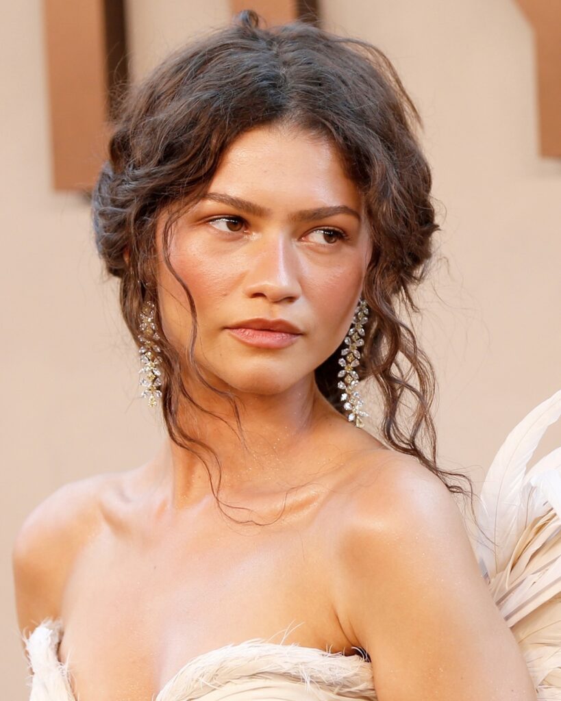 zendaya usando maquiagem clean girl na press tour de "Odisséia"