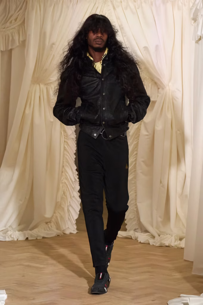 Martine Rose SS26 Transforma o Banal em Estilo