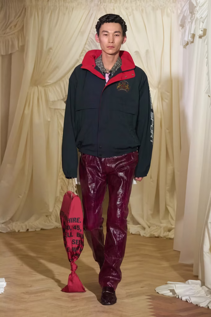 Martine Rose SS26 Transforma o Banal em Estilo