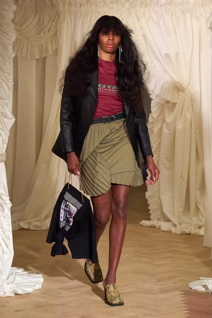 Martine Rose SS26 Transforma o Banal em Estilo