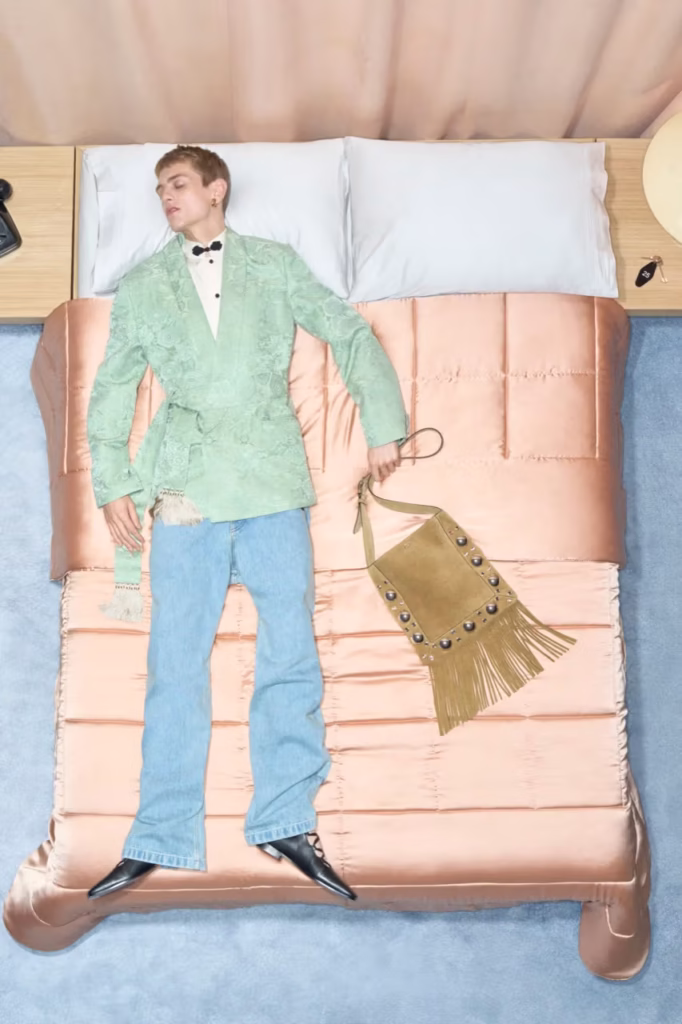 Valentino revela campanha Primavera 2026 com direção de Alessandro Michele