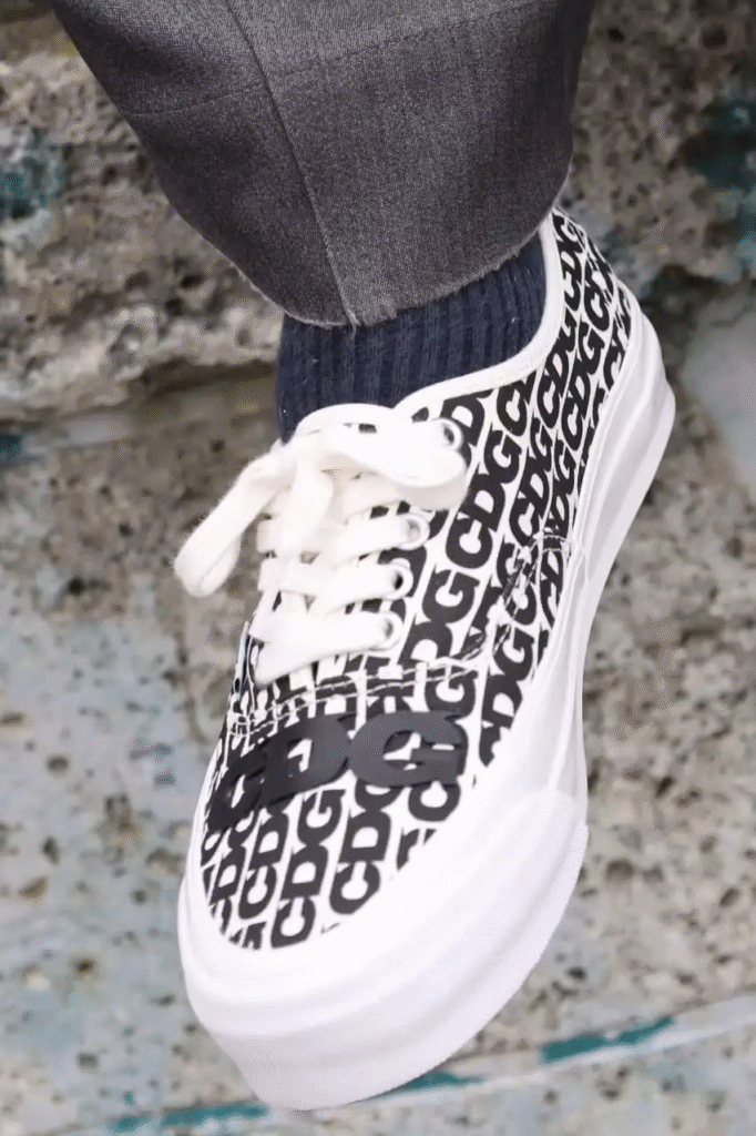COMME des GARÇONS x Vans: marcas relançam tênis icônico em nova collab