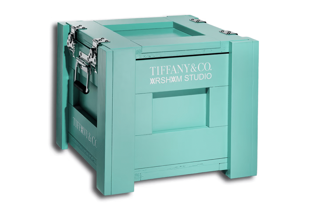 Tiffany & Co. e Daniel Arsham revelam "The Bronze Eroded Penny Vessel"