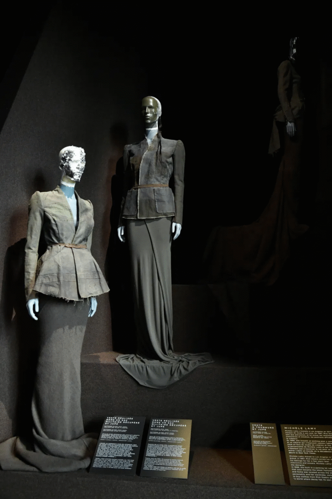 Rick Owens ganha exposição inédita em Paris, cheia de história e moda