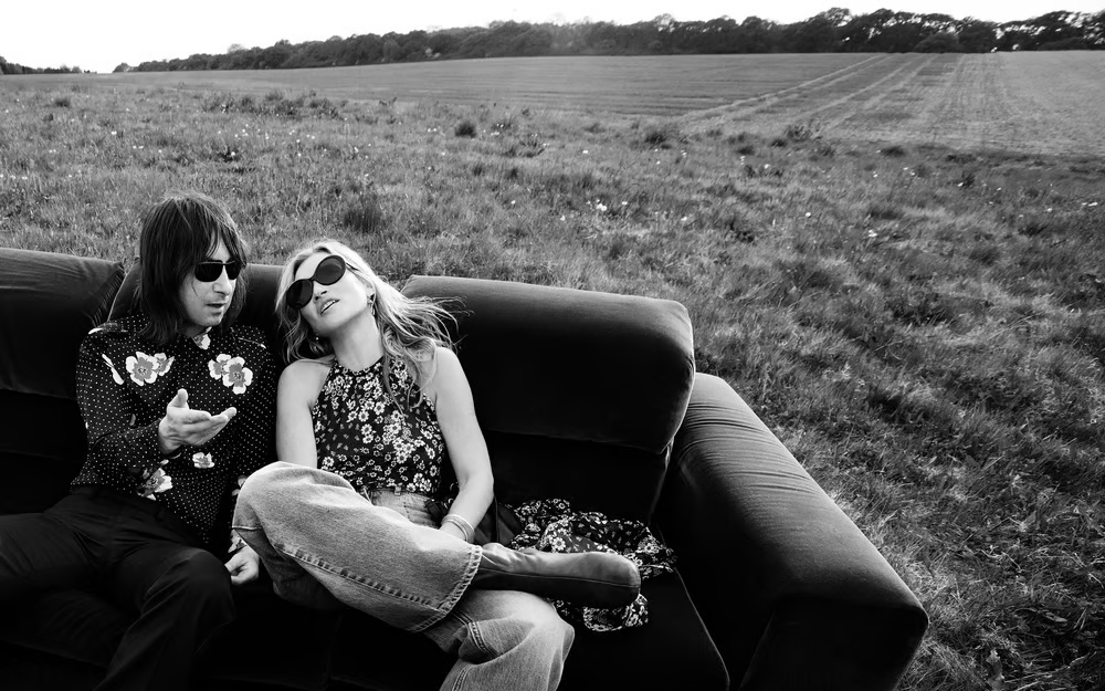 Kate Moss lança nova colaboração com a Zara com linha masculina por Bobby Gillespie