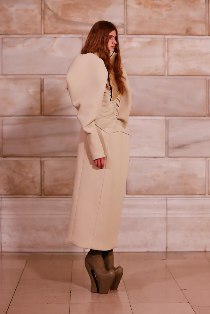 Marc Jacobs desafia o tradicional em coleção Fall 2025 Ready-To-Wear