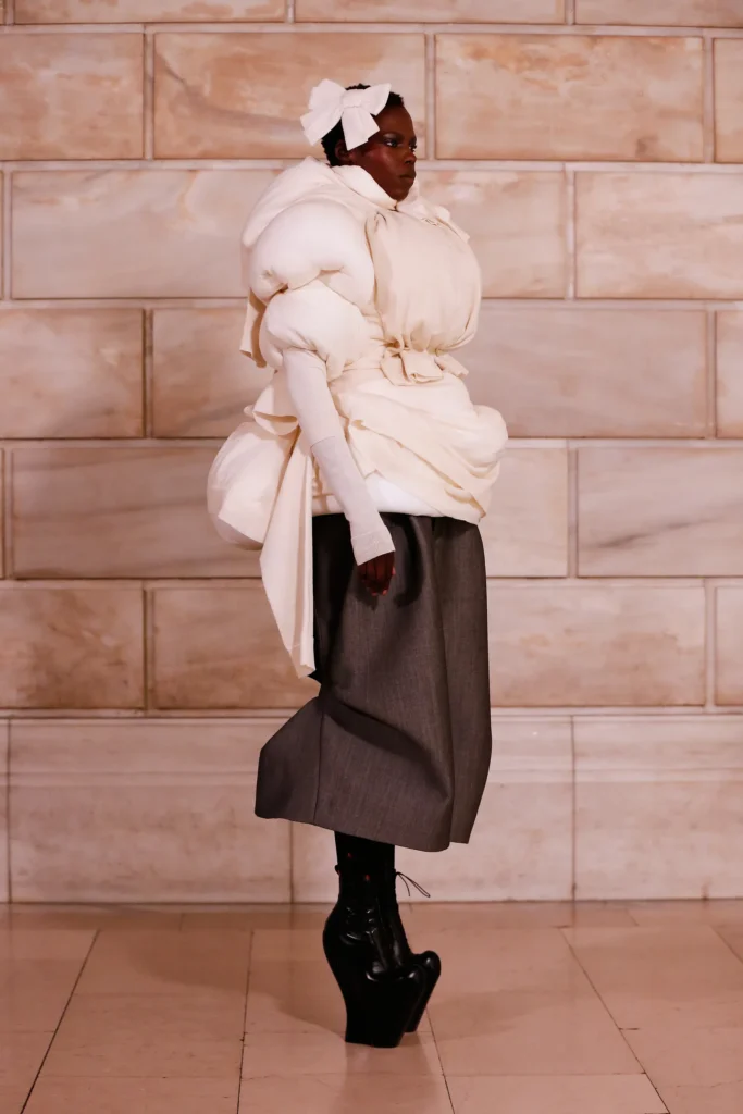 Marc Jacobs desafia o tradicional em coleção Fall 2025 Ready-To-Wear