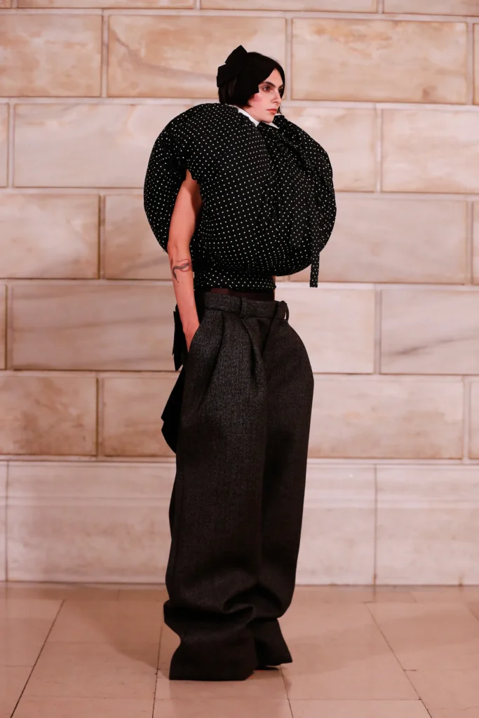 Marc Jacobs desafia o tradicional em coleção Fall 2025 Ready-To-Wear