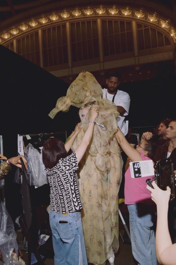 Marc Jacobs desafia o tradicional em coleção Fall 2025 Ready-To-Wear